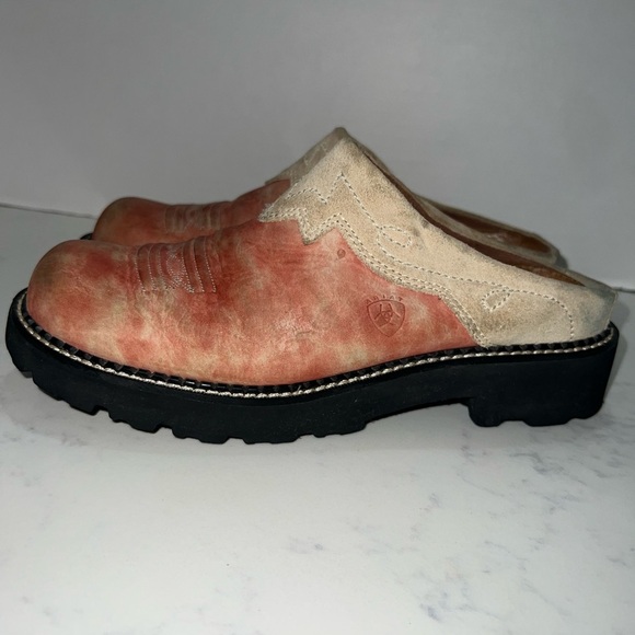 ‼️SOLD‼️‼️Cream and Red Loafers with Slip-On Design - Picture 5 of 9